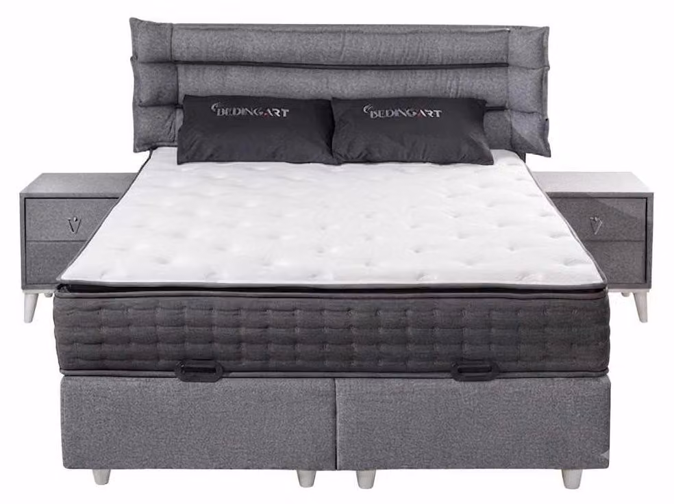 Set per camera da letto grigio, comprendente: letto imbottito e due comodini. Materiali: tessuto e legno. Stile: moderno
