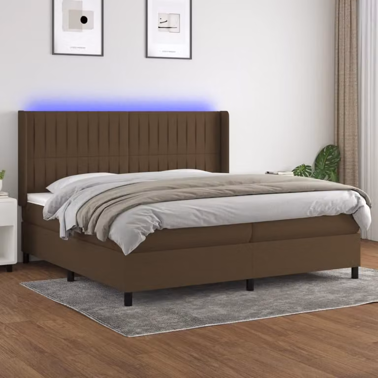 The Living Store Letto a molle con materasso e LED in tessuto marrone scuro 200x200 cm