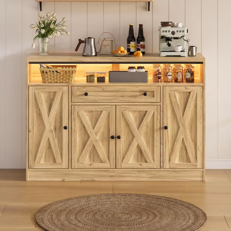 Mobiletto da cucina laterale Merax con 4 ante a battente in stile rustico e un cassetto, comò con illuminazione a LED, mobile da soggiorno con frontali a forma di X in MDF, finitura naturale
