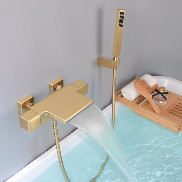 Rubinetto per vasca da bagno con doccetta, montaggio a parete, in ottone, finitura dorata lucida