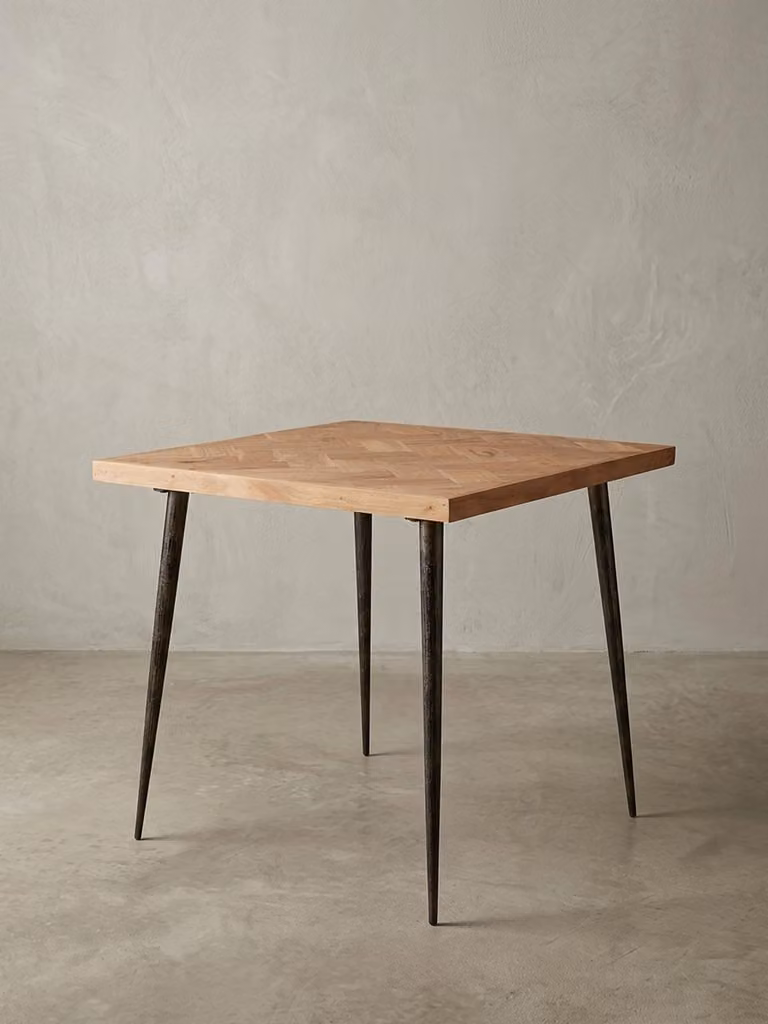 Tavolo da pranzo industriale, legno di acacia con motivo a spina di pesce, gambe in metallo. 80x80x76 cm | Kadima Design