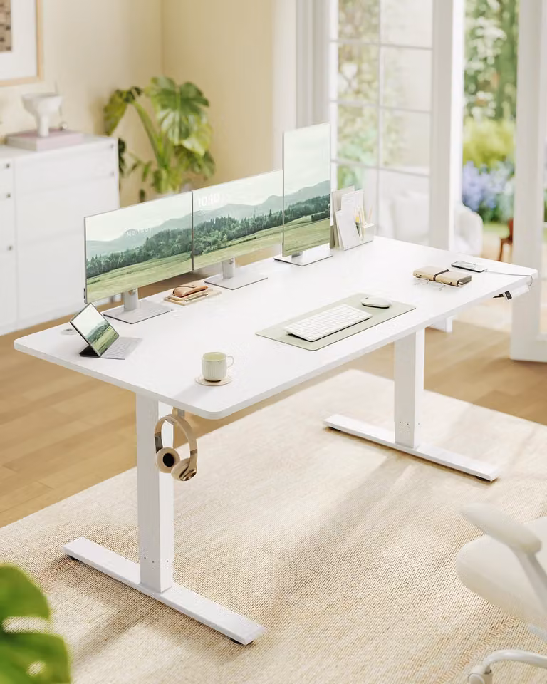 VASAGLE Scrivania regolabile in altezza, 160 cm, porta USB-C, ripiano per ciabatta elettrica, promemoria in caso di seduta prolungata, 3 tasti di memoria