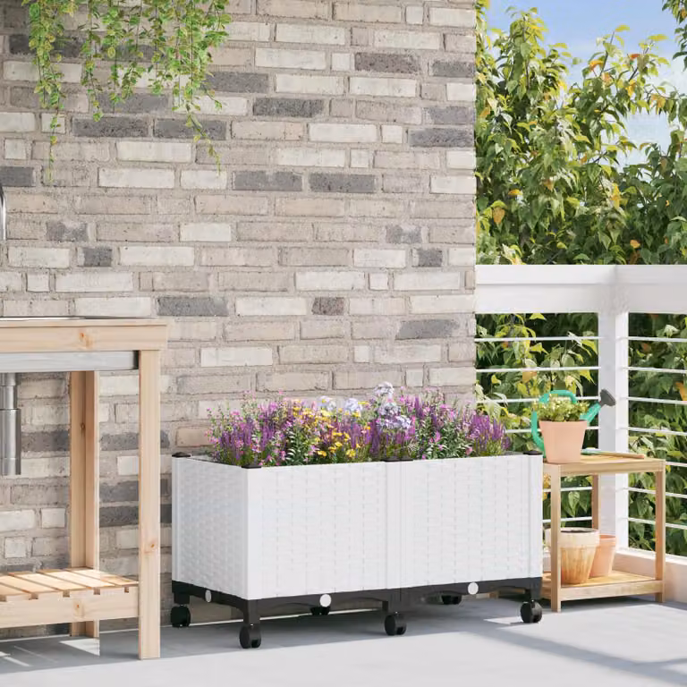 Vaso da giardino con ruote vidaXL in plastica bianco L: 80 cm, P: 40 cm, H: 44 cm