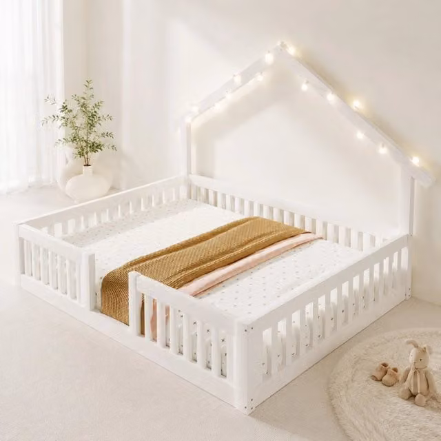 Letto a casetta per bambini 140x200 cm con barriera di sicurezza e luci LED, bianco