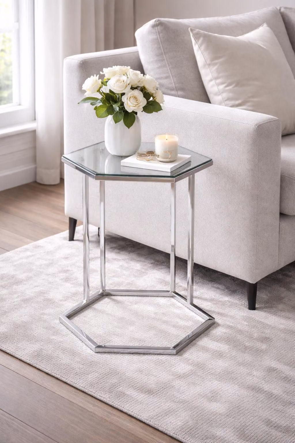 Tavolino da salotto moderno, minimalista, grigio, elegante, di classe e confortevole