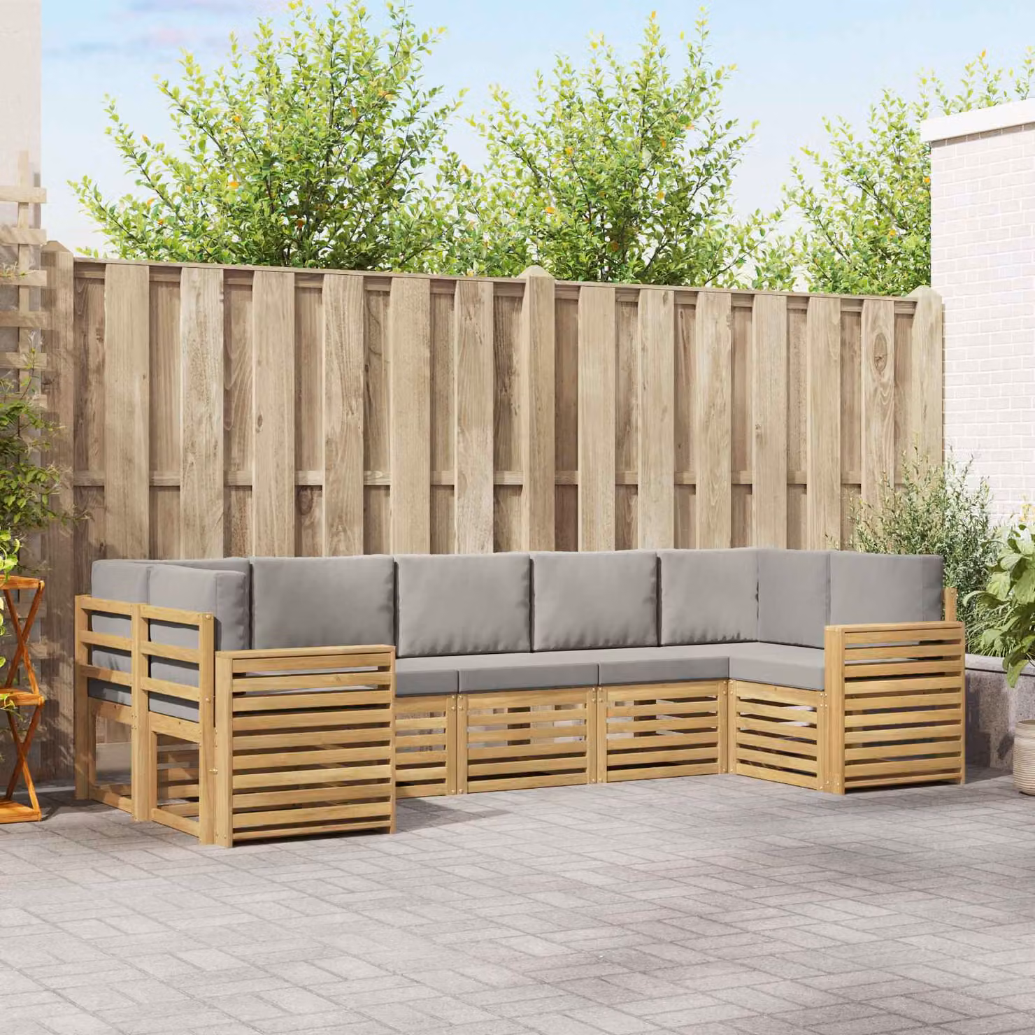 vidaXL Set di divani da esterno a L con cuscini, struttura in legno di acacia e tessuto bianco e grigio