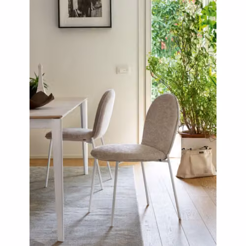 Sedia Riley Mid imbottita con gambe in metallo Connubia