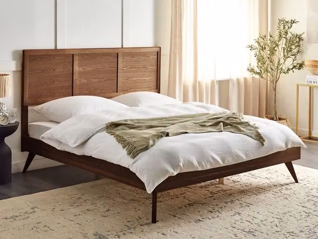 Letto Beliani in legno di frassino e gomma marrone scuro stile classico L: 180 cm, P: 200 cm, H: 270 cm – 1