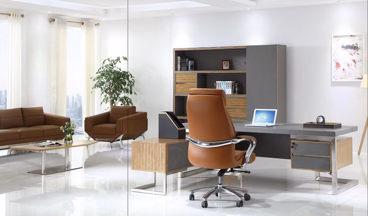 Moderner Leder- und Holz-Couchtisch in Naturfarben