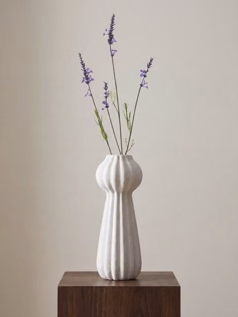 Lavanda artificiale Kenay Home in stile boho con vaso in ceramica, colori viola e bianco