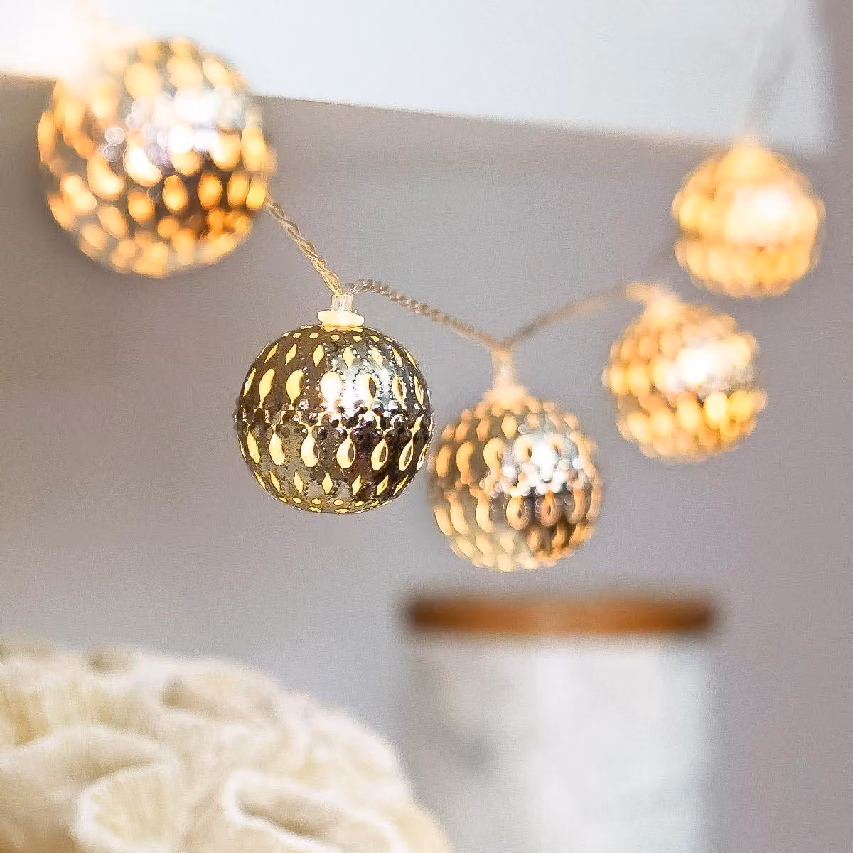 Catena luminosa con 16 LED bianco caldo, design marocchino, alimentata a batteria