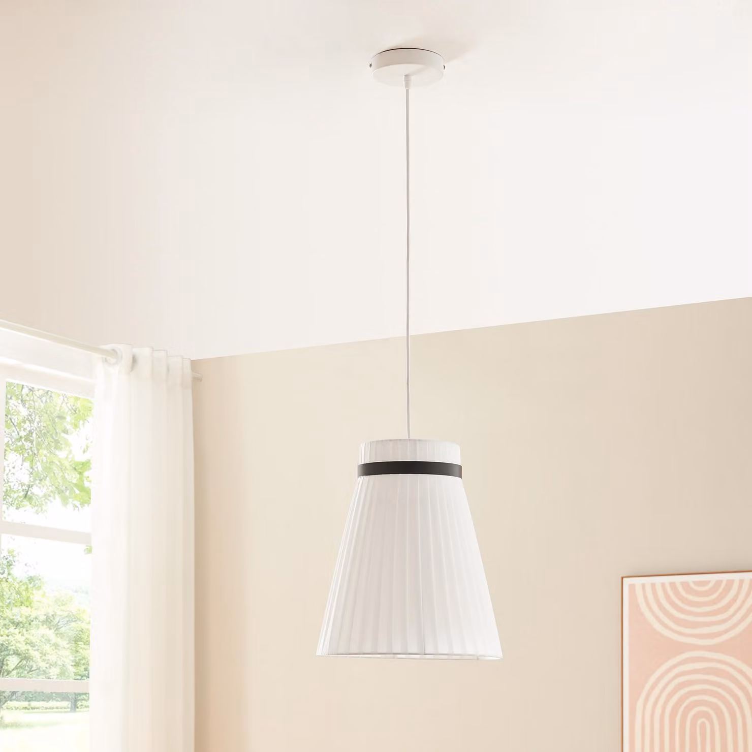 Lampada a sospensione 'Broughton' con paralume in tessuto bianco e anello nero