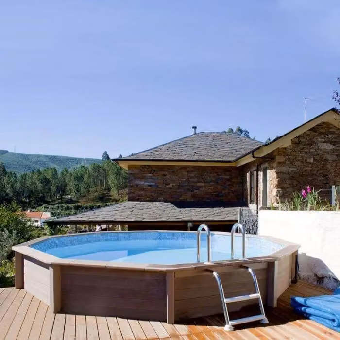 Piscina interrata tonda NATURALIS in pietra ricostruita effetto legno blu e marrone con filtrazione a cartuccia L: 493 cm, H: 128 cm – 2