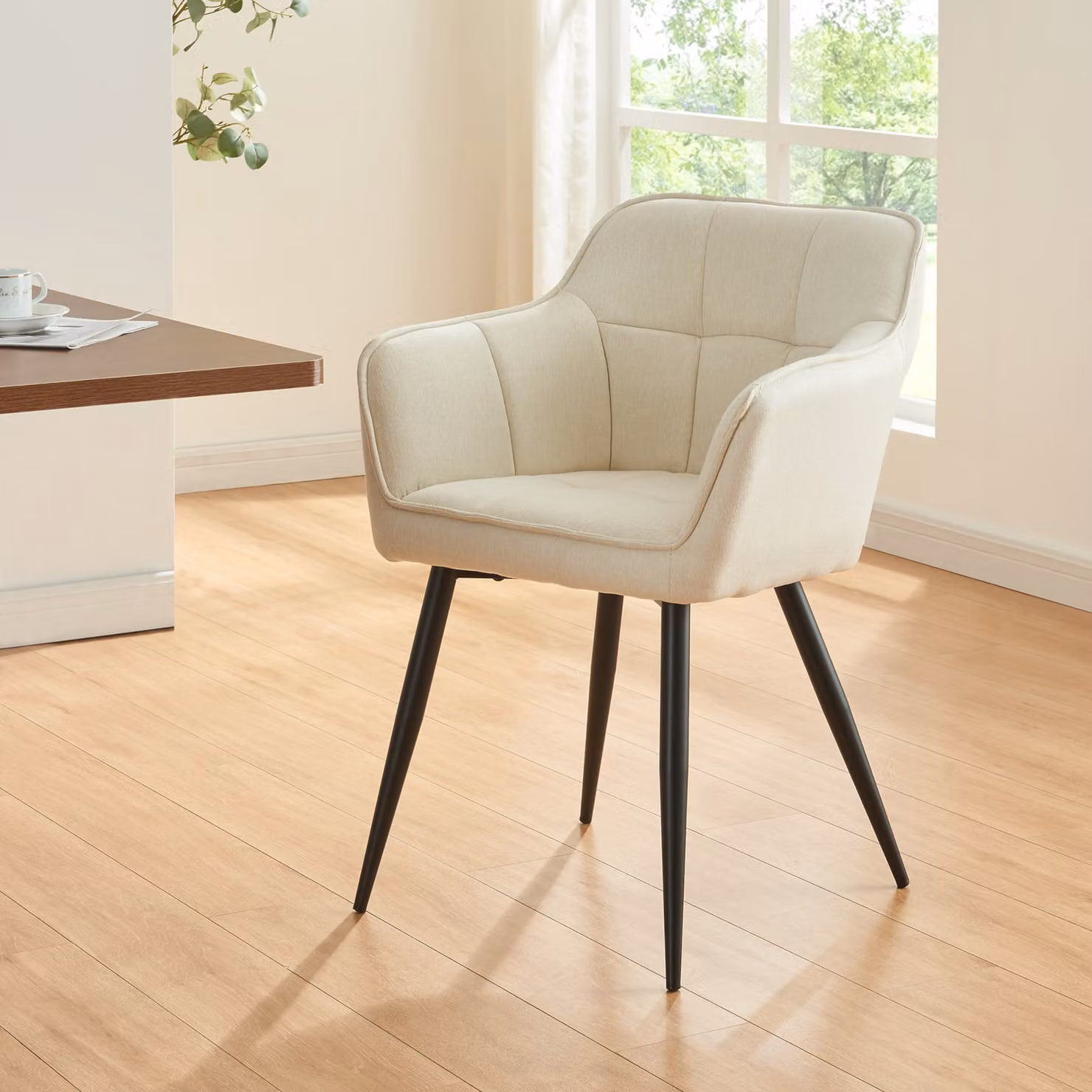 Sedia da pranzo 'Birmingham' con braccioli imbottiti gambe in acciaio beige