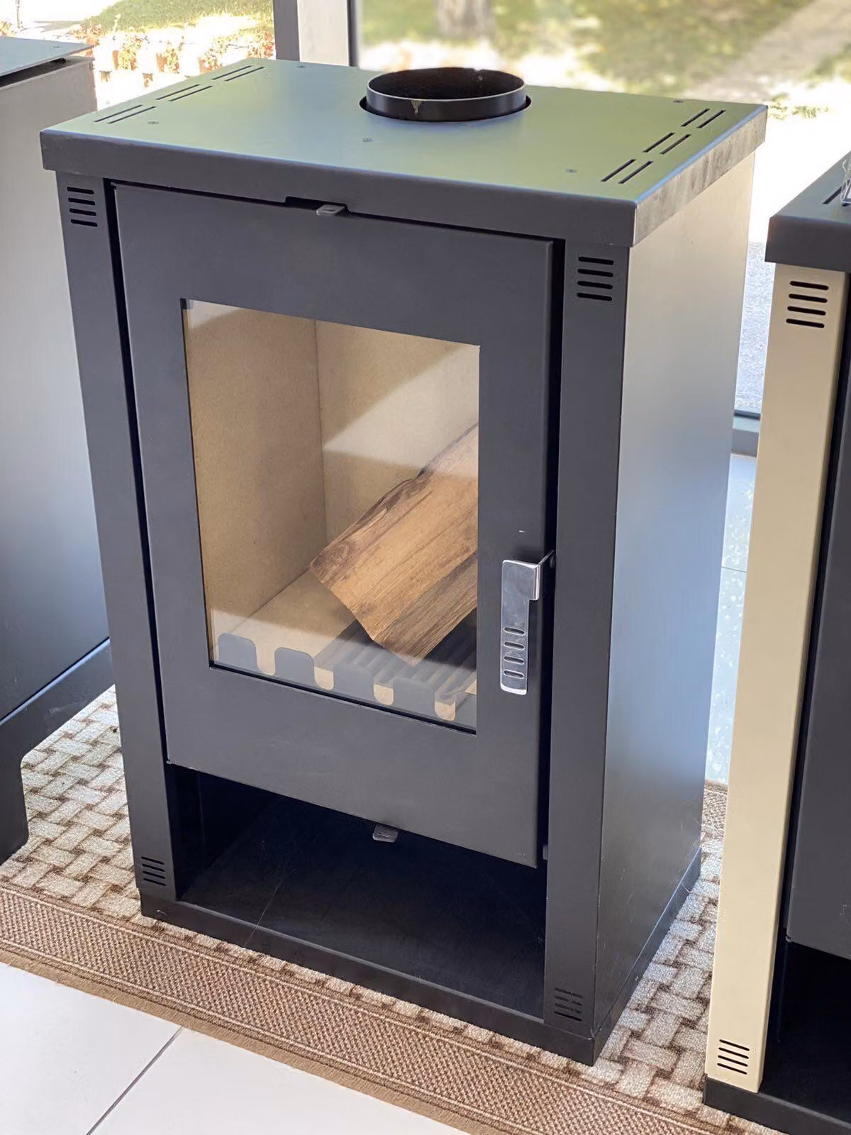 Stufa a legna Verso Lheia - 7,5 kW | Design moderno e riscaldamento efficiente
