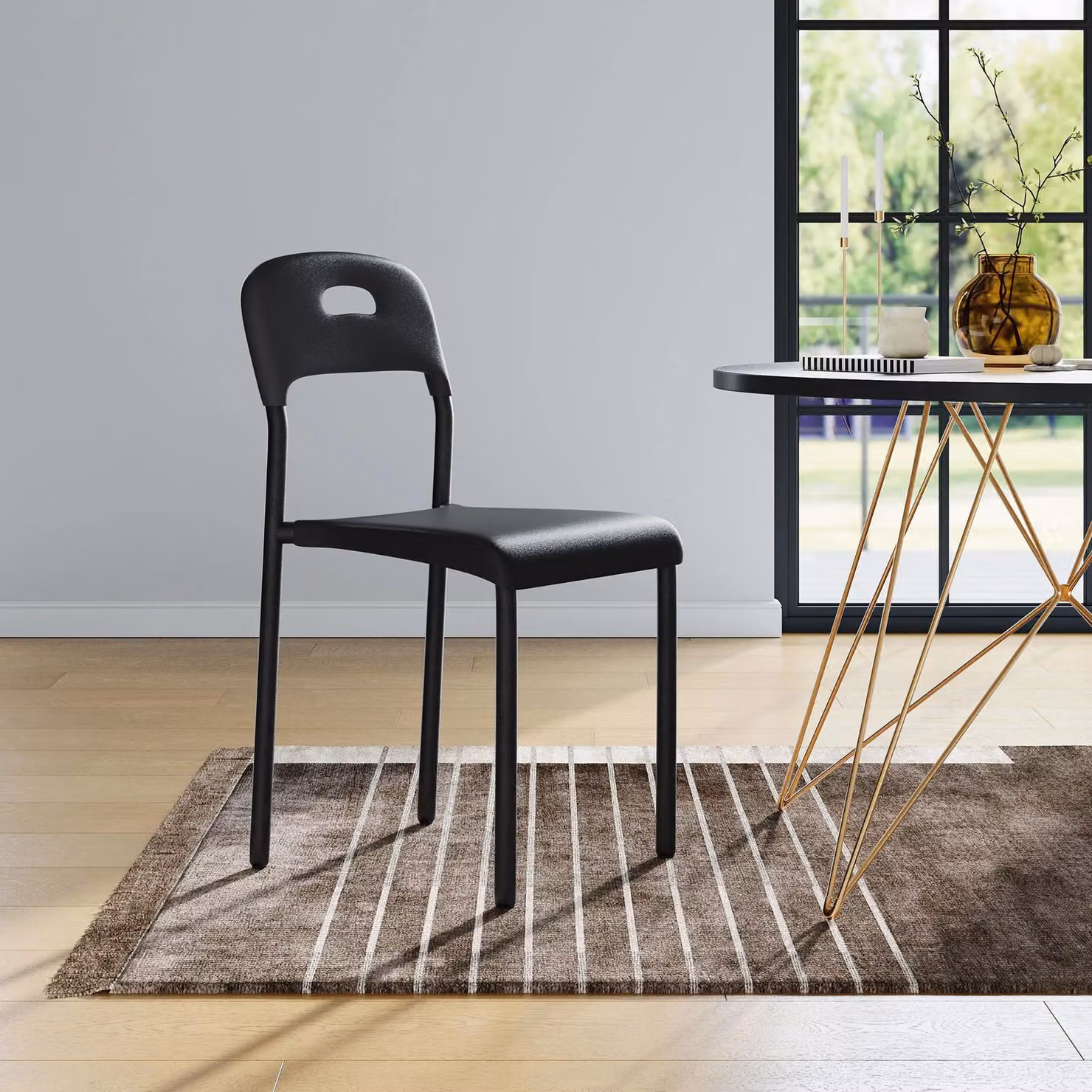 Sedia da pranzo moderna impilabile - 1 unità - Realizzata in plastica resistente - Gambe in metallo - Schienale ergonomico - Resistente all'acqua e alle macchie - Adatta per interni ed esterni - Colore: nero