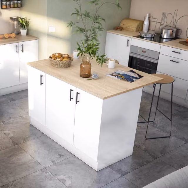 Isola da cucina DMORA con 3 ripiani e ante a battente, finitura legno rovere e bianco lucido, L: 138 cm, P: 94 cm, H: 90 cm