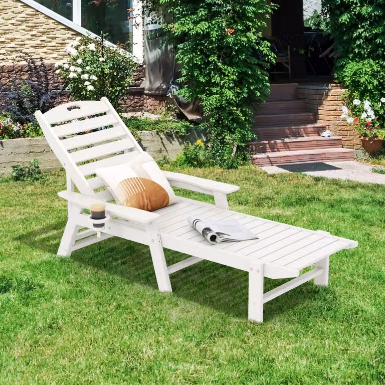 Sedia a sdraio da giardino Costway in HDPE bianco con schienale regolabile e portabicchieri
