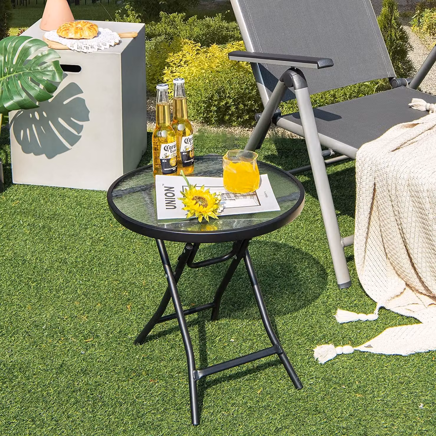 COSTWAY Tavolino da bistrot, tavolino pieghevole, tavolino da giardino rotondo φ46 cm, tavolino con piano in vetro temperato, tavolino da balcone per terrazza, balcone, giardino