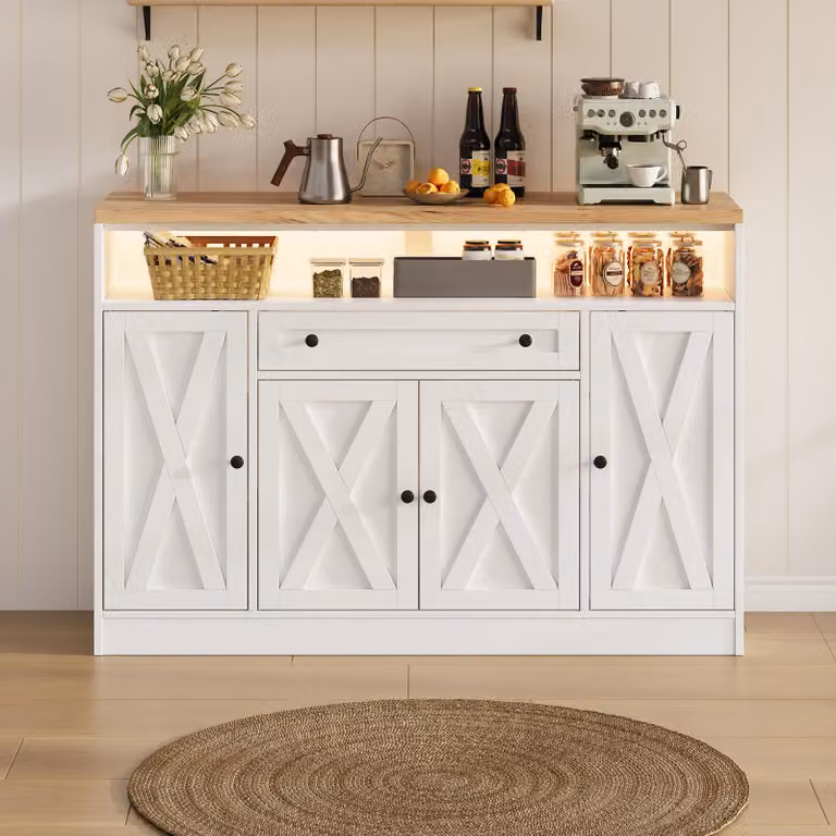 Mobiletto da cucina laterale Merax con 4 ante a battente in stile rustico e un cassetto, comò con illuminazione a LED, mobile da soggiorno con frontali a forma di X in MDF, bianco