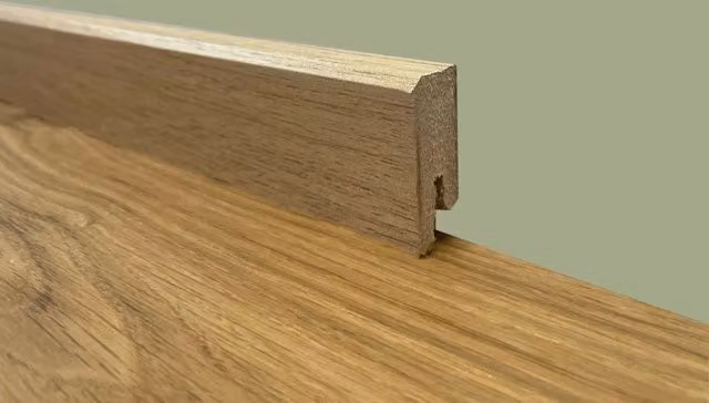 Battiscopa squadrato basso Eternal Parquet in fibra di legno colore rovere H: 4 cm, L: 1,5 cm, Lunghezza totale: 96 m