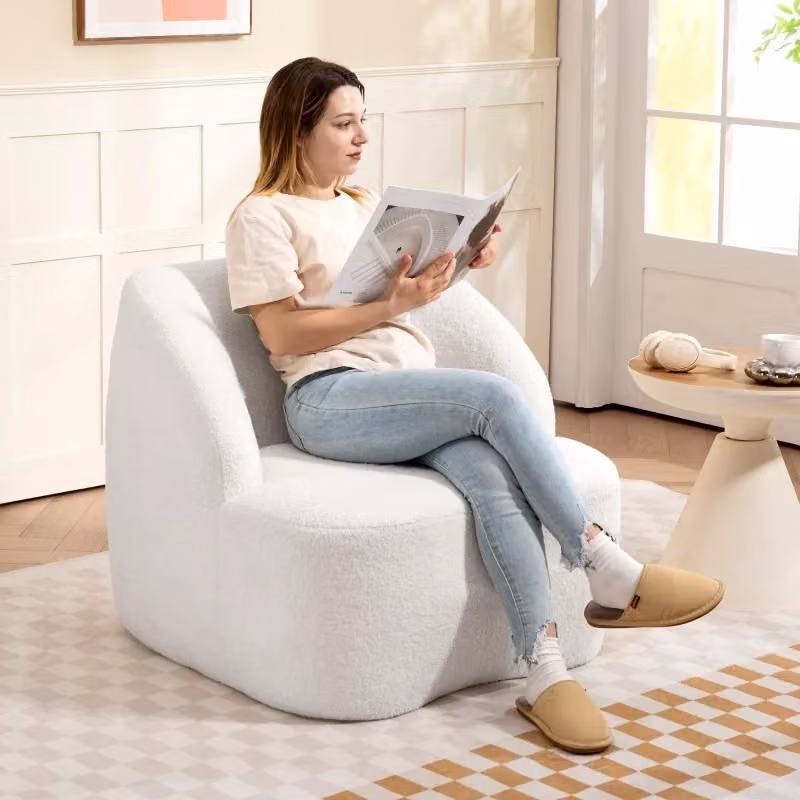 Poltrona moderna WISHDOR color bianco con schienale alto e braccioli, imbottitura in schiuma e rivestimento in tessuto, ideale per soggiorno, camera da letto o ufficio domestico, H: 81.0 cm, L: 73.5 cm, P: 82.0 cm – 2