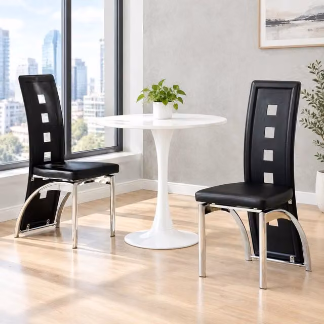 Set di 2 sedie da pranzo Mivray in similpelle nera con schienale geometrico traforato e gambe in metallo argento