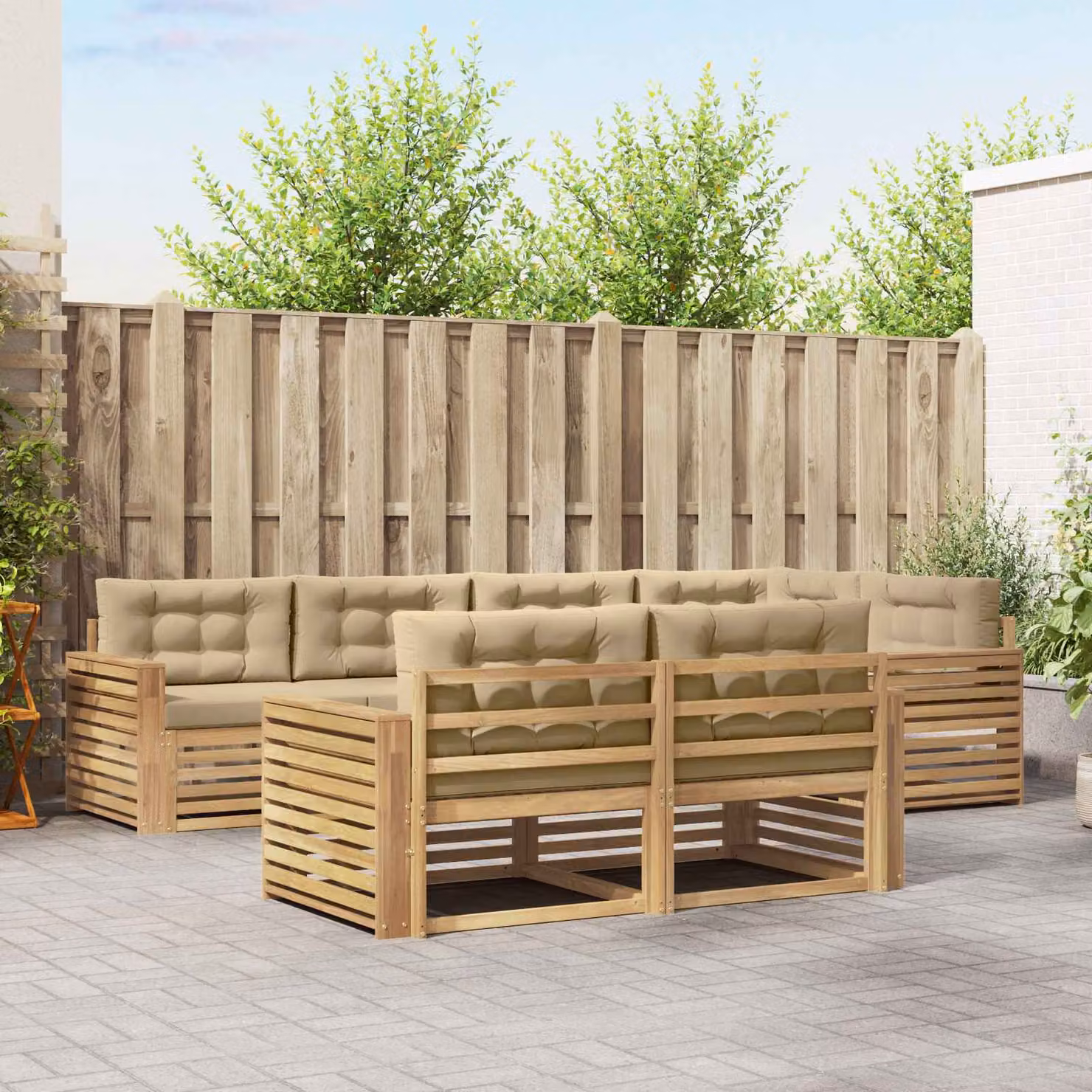 Set di divani da esterno a L vidaXL composto da 7 pezzi in legno di acacia con cuscini bianchi e beige