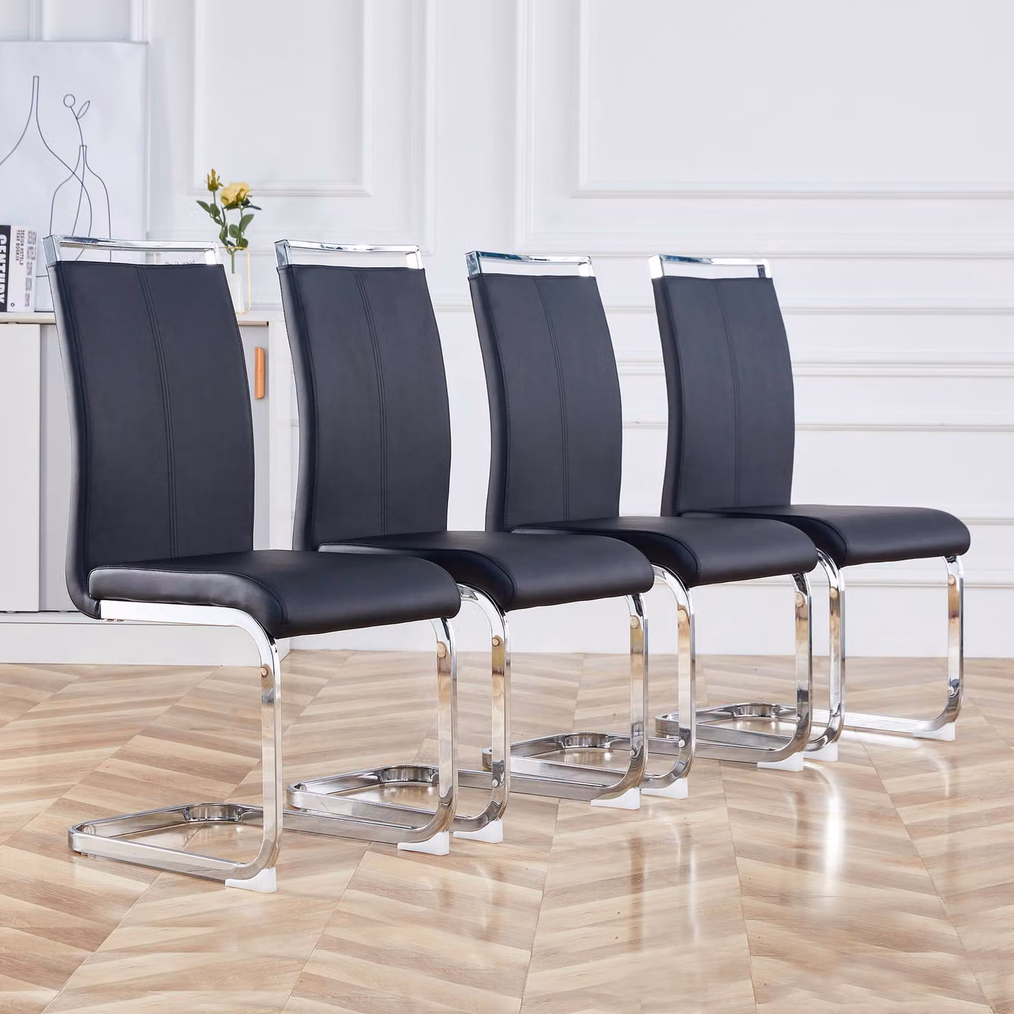 Set di 4 sedie da pranzo moderne a sbalzo con struttura in metallo cromato e schienale in pelle sintetica nera L: 48 cm, P: 52 cm, H: 52 cm – 2