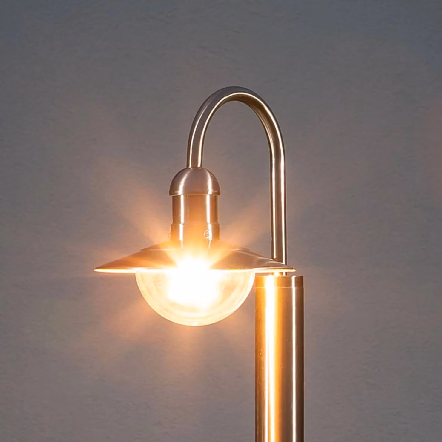 Lampione Lindby Damion, 140 cm, acciaio inossidabile, E27, IP44 DAMION Lindby, dimmerabile, Alluminio / Grigio / Zincato, Acciaio Inox, Moderno