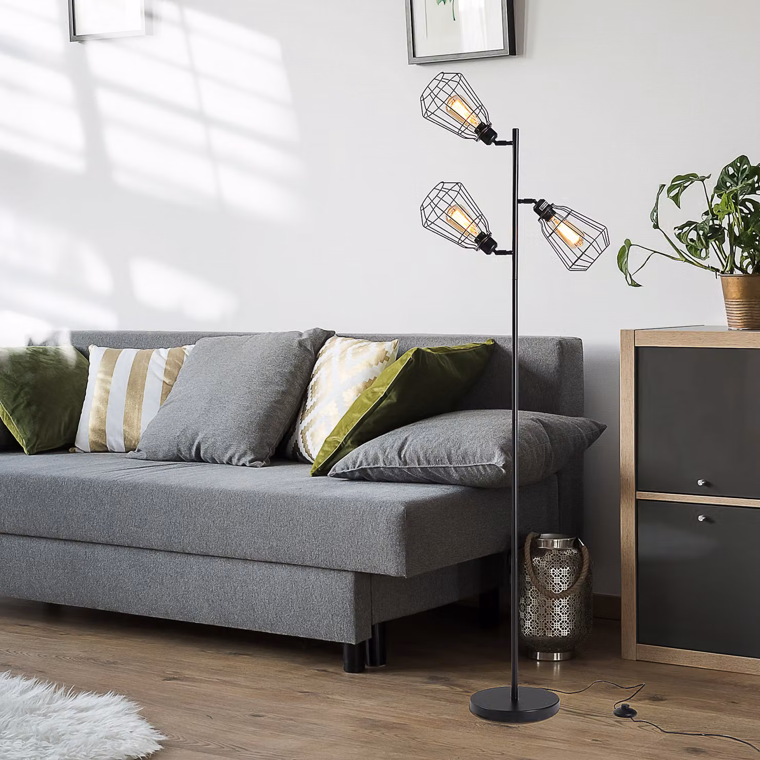 Lampada da terra HOMCOM a forma di ramo con 3 paralumi regolabili in metallo nero, ideale per soggiorno, camera da letto o ufficio, H: 165 cm, Ø: 36 cm – 2