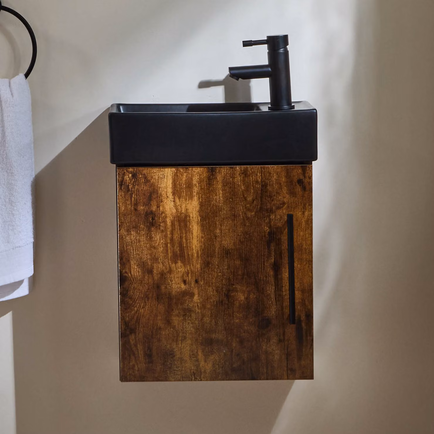 Mobile Bagno Rovere Scuro Sospeso da 400mm con Lavabo Nero e Maniglia con Barra a T Nera - Cluo