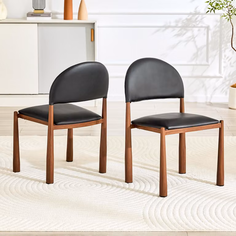 Set di 2 moderne sedie da pranzo, poltrona imbottita con schienale semi-circolare, sedia da cucina in ecopelle e con gambe in metallo. Il set include solo le sedie, la tavola non è inclusa. Altezza: 80 cm. Design elegante e robusto, colore nero