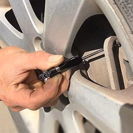 Apparecchio automatico per il collaudo delle pastiglie dei freni e la misurazione dello spessore delle auto