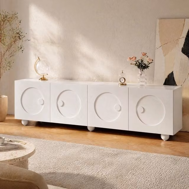 Mobile porta TV bianco moderno con ante scolpite e spazio organizzato