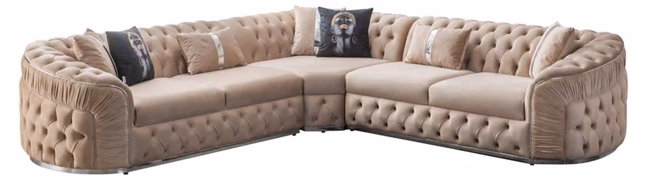 Filigranes Ecksofa in zartem Beige mit eleganten geschwungenen Linien
