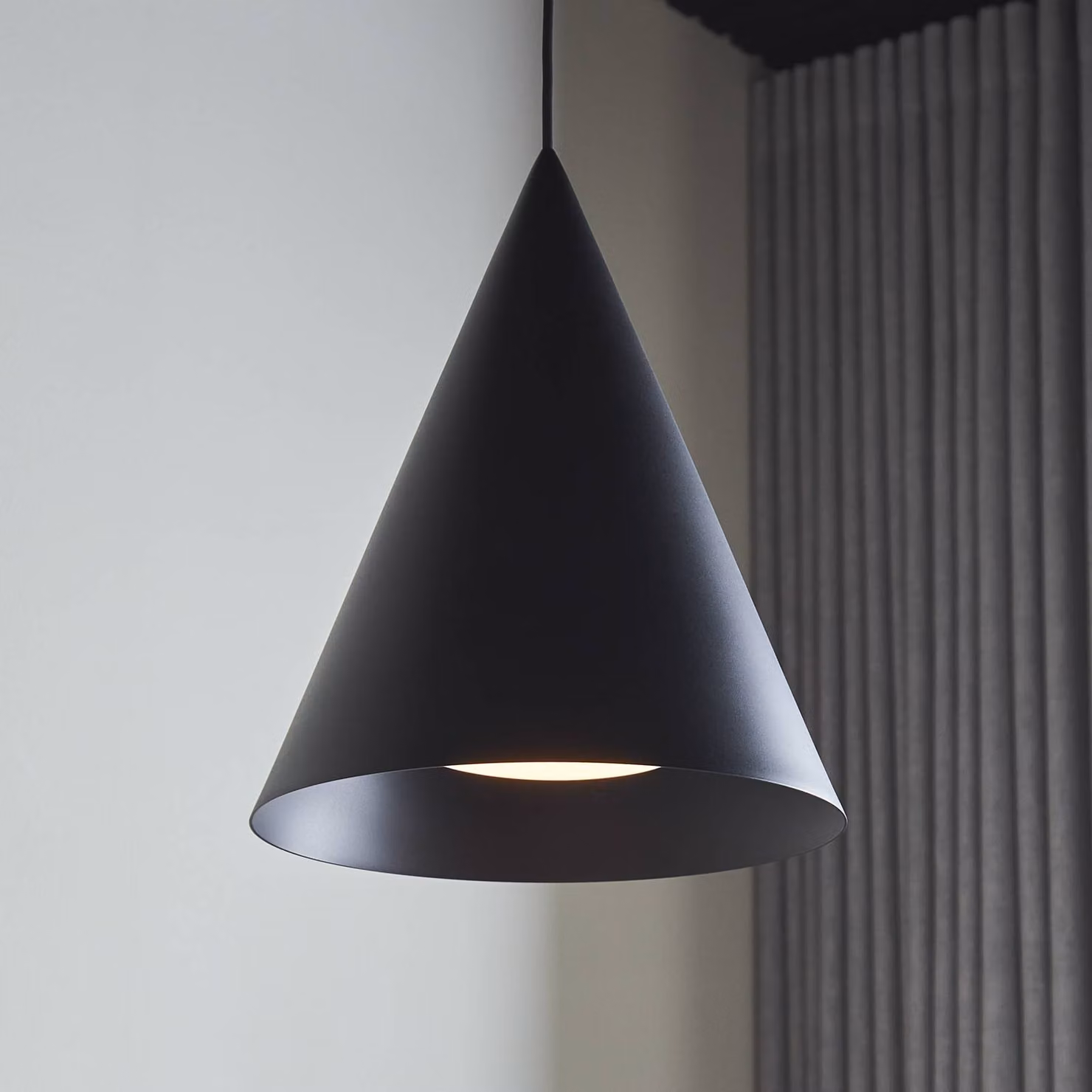 LOOM DESIGN Lampada a sospensione Hanzu, dimmerabile, Nero, Soggiorno / Sala da pranzo, Alluminio, Moderno, Lampada a sospensione