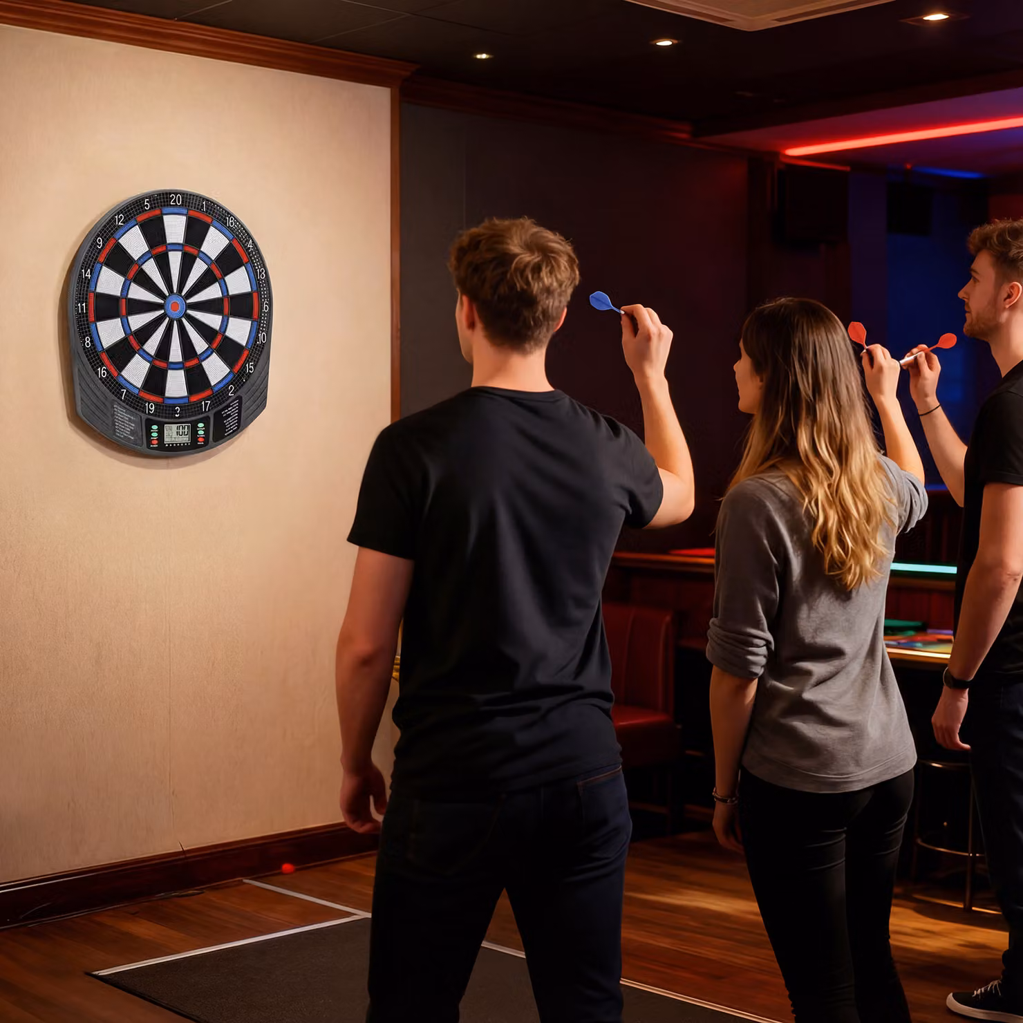 SPORTNOW Bersaglio Elettronico per Freccette con Punta Morbida, Display LCD, 6 Freccette, 18 Giochi e 159 Varianti per 8 Giocatori, Multicolore – 2