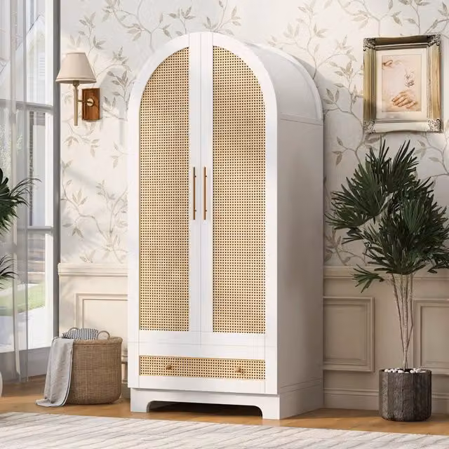 Armadio guardaroba a due ante con 2 cassetti e vano interno in legno con porte effetto rattan colore bianco