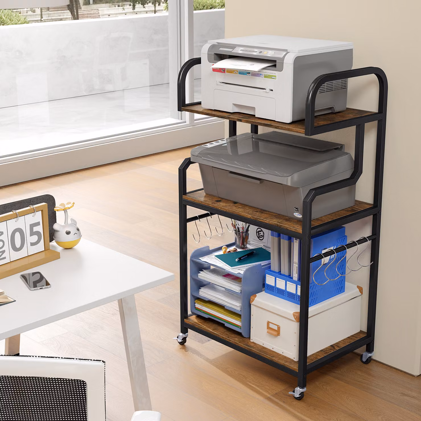 Carrello portaoggetti Costway con 3 ripiani e 10 ganci, supporto porta stampante da ufficio con ruote in legno e metallo, Marrone