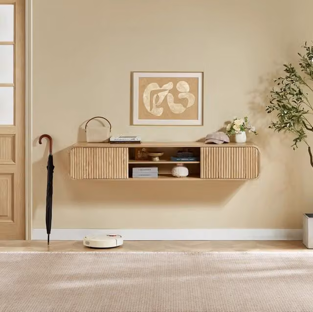Mobile TV da 160 cm sospeso con ripiani aperti e spazio contenitivo in truciolato colore naturale