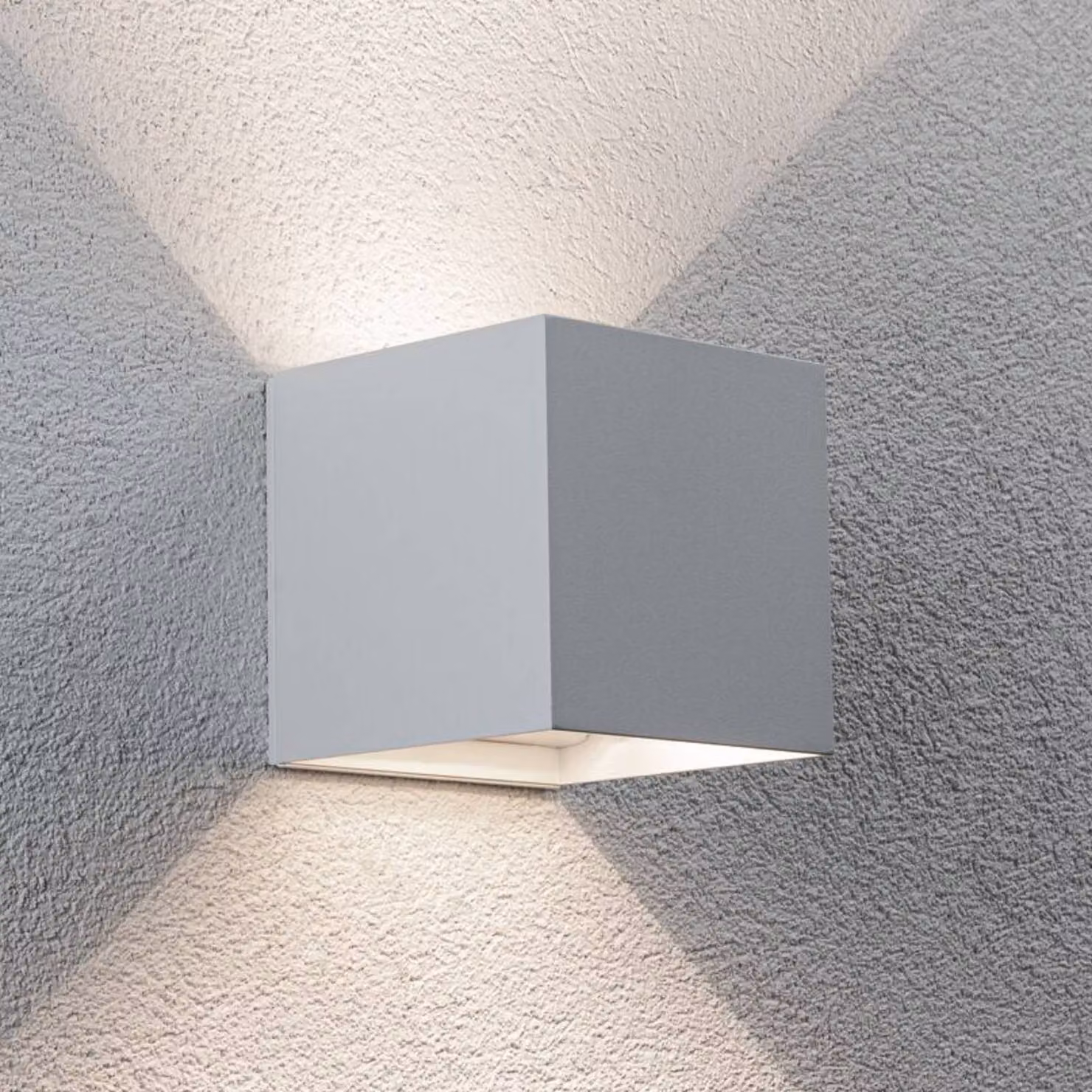 Paulmann Appliance da esterni LED ricaricabile Nyara, bianca, 10 cm, con sensore, IP44 Nyara, Bianco / Opale, Bagno, Alluminio, Moderno, Applique da esterni