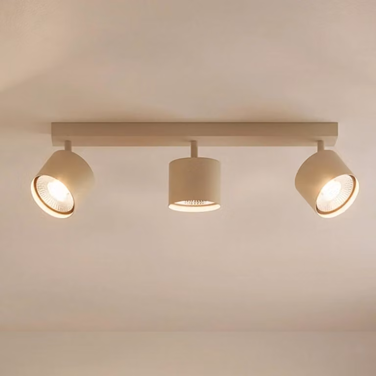Faretto da soffitto Chloe, color crema, a 3 luci, orientabile, GU10 Chloe Argon, dimmerabile, Crema / Ambra, Soggiorno / Sala da pranzo, Metallo, Moderno