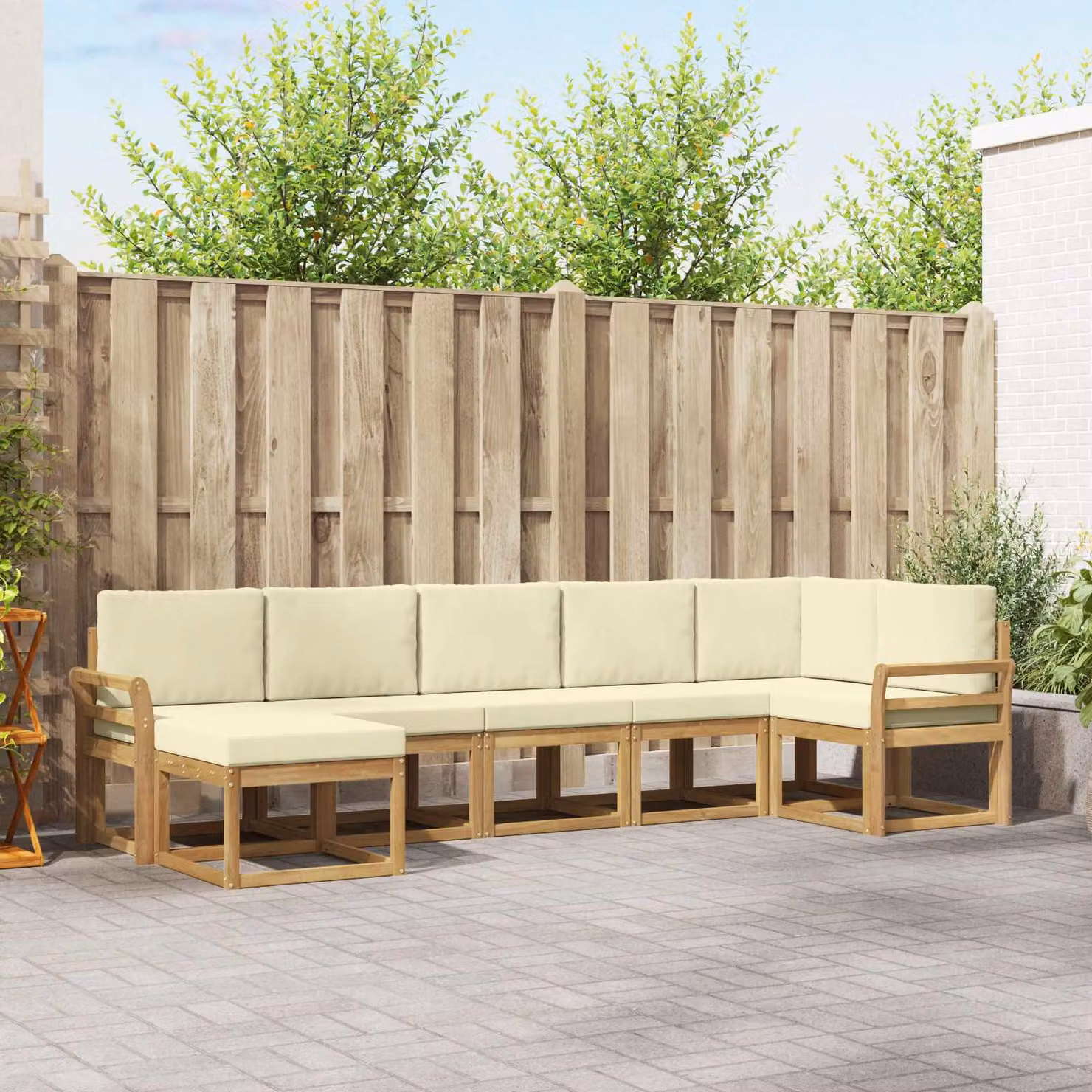 Set di divani da esterno vidaXL a forma di L composto da 7 pezzi in legno di acacia con cuscini in tessuto bianco, beige e marrone