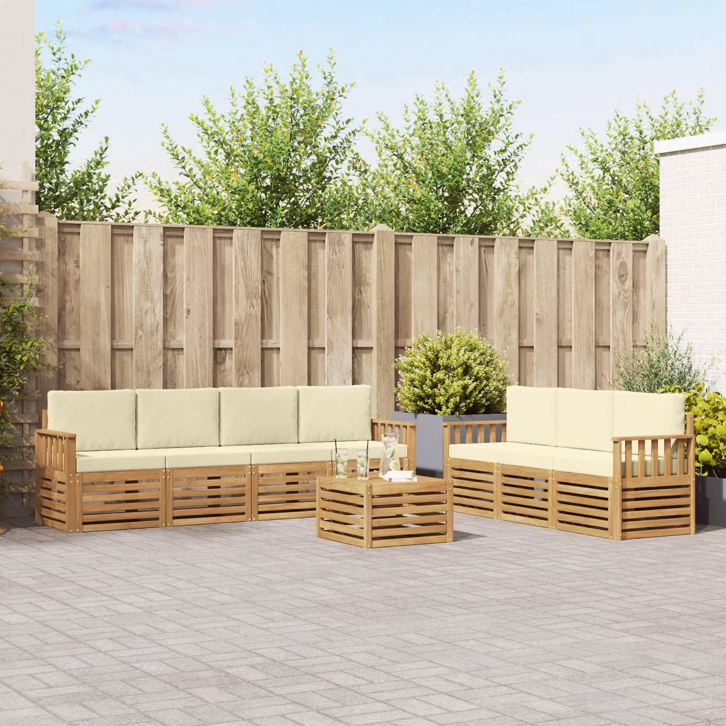 Set da giardino vidaXL a forma di L composto da 8 pezzi con divani, poltrone e tavolino da caffè in legno di acacia, colore bianco e beige con cuscini in poliestere resistente ai raggi UV