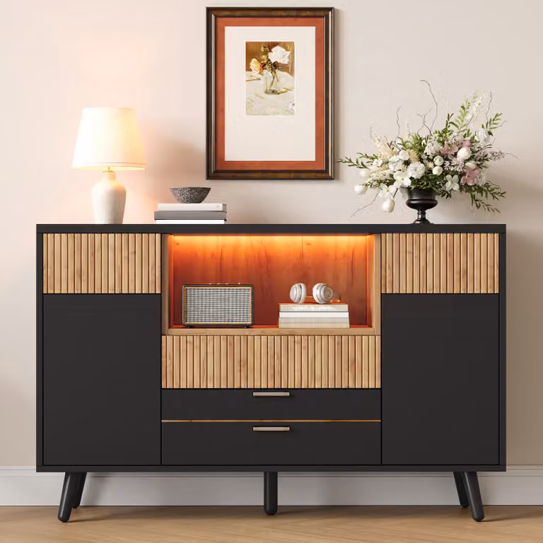 Mobiletto da cucina Merax, credenza con 4 cassetti, mobile contenitore con ripiani regolabili, illuminazione RGB a LED, mobiletto contenitore con ante a listelli, realizzato in MDF, colore nero