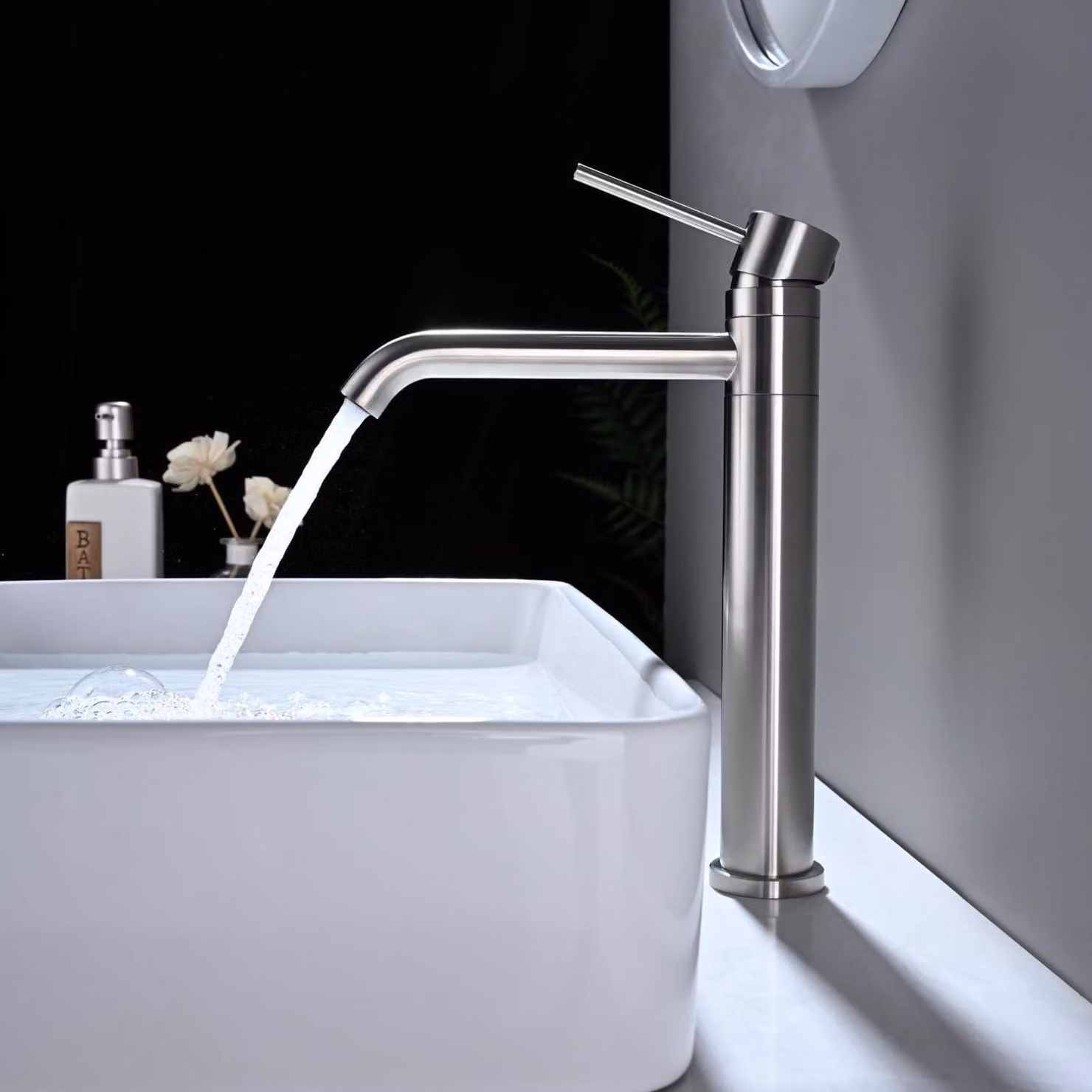Miscelatore monocomando per lavabo, alto, girevole a 360°, finitura argento spazzolato, altezza del beccuccio: 204 mm