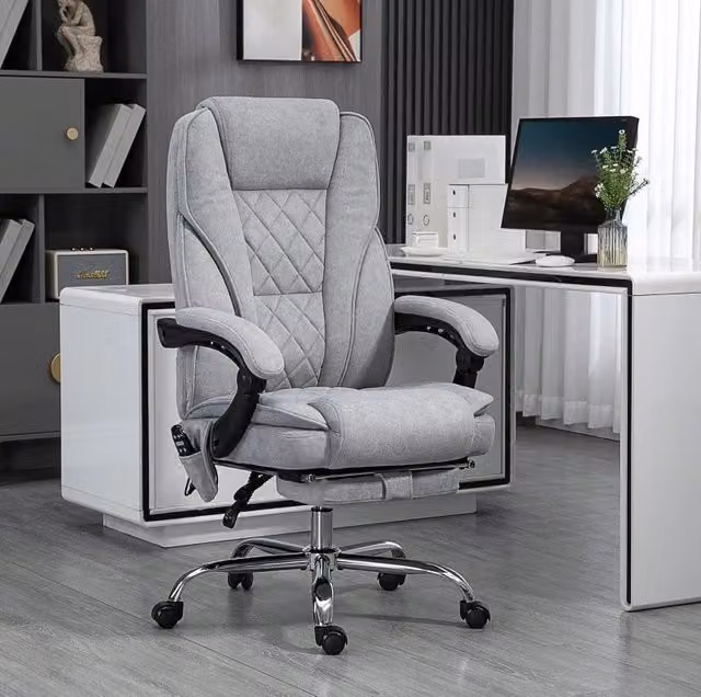 Sedia da ufficio ergonomica grigia con massaggio vibrante, riscaldamento e poggiapiedi