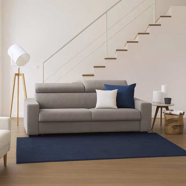 Divano a 3 posti Vigolana TALAMO ITALIA in tessuto con poggiatesta regolabili e braccioli slim, Tortora, L: 220 cm, P: 95 cm, H: 85 cm – 1