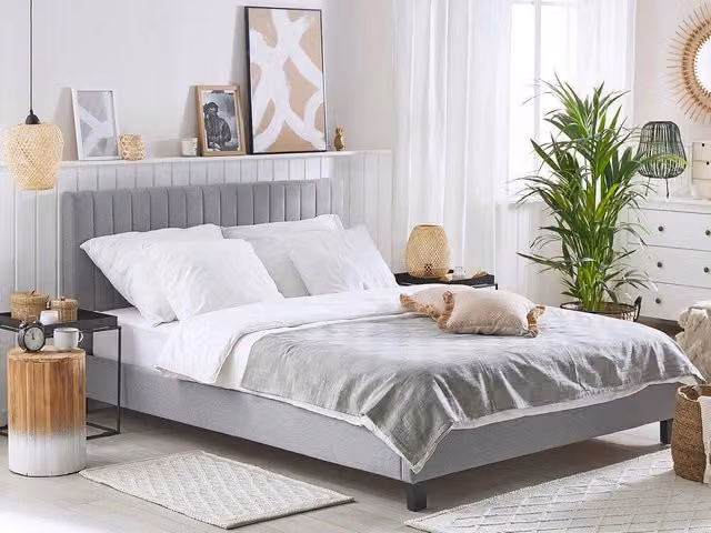 Letto Beliani moderno con rivestimento in tessuto grigio e testiera a doghe L/P/H: 215 x 180 x 191 cm – 1
